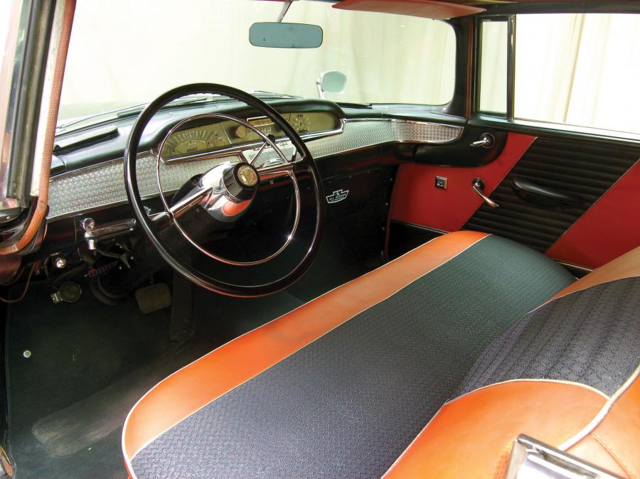 Интерьер Nash Ambassador Custom Country Club Hardtop 1957 года  (фото 5 из 7)